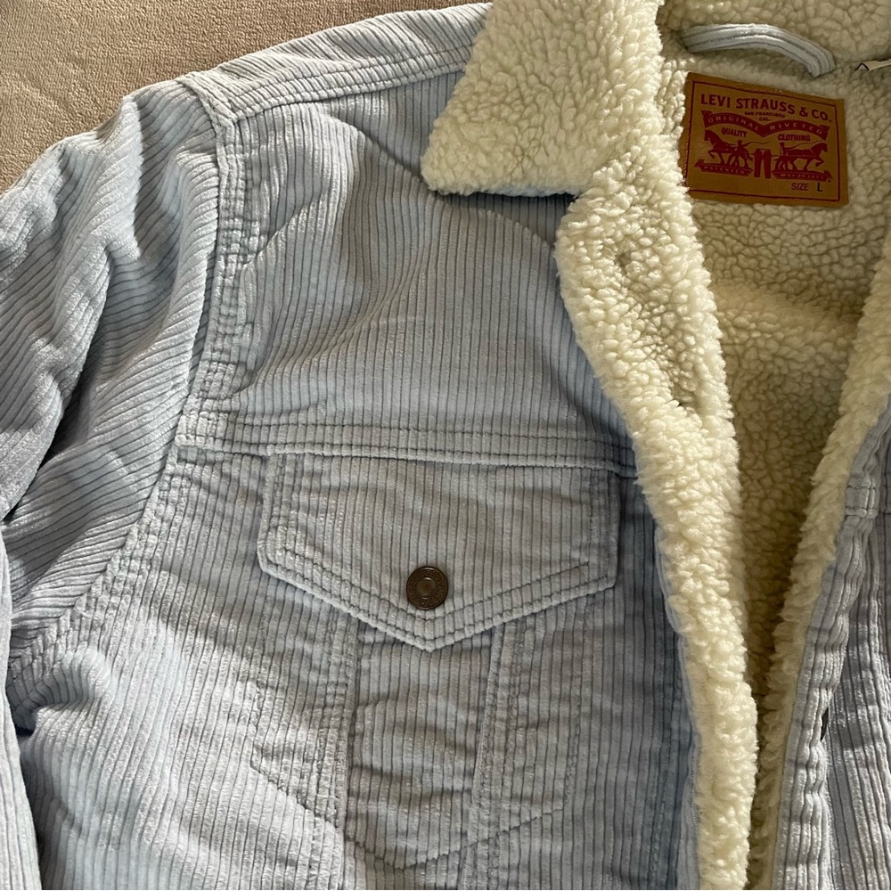 Levi’s Women’s Ex-Boyfriend Light Blue Corduroy Sherpa Trucker Jacket Size L - Picture 2 of 8